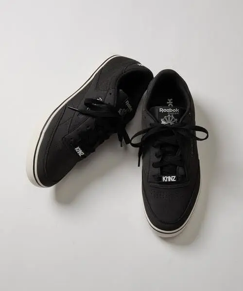 KMNZ Reebok リーボック コラボ ステッカー Reebok × KMNZ コラボステッカー 白黒二枚セット - メルカリ