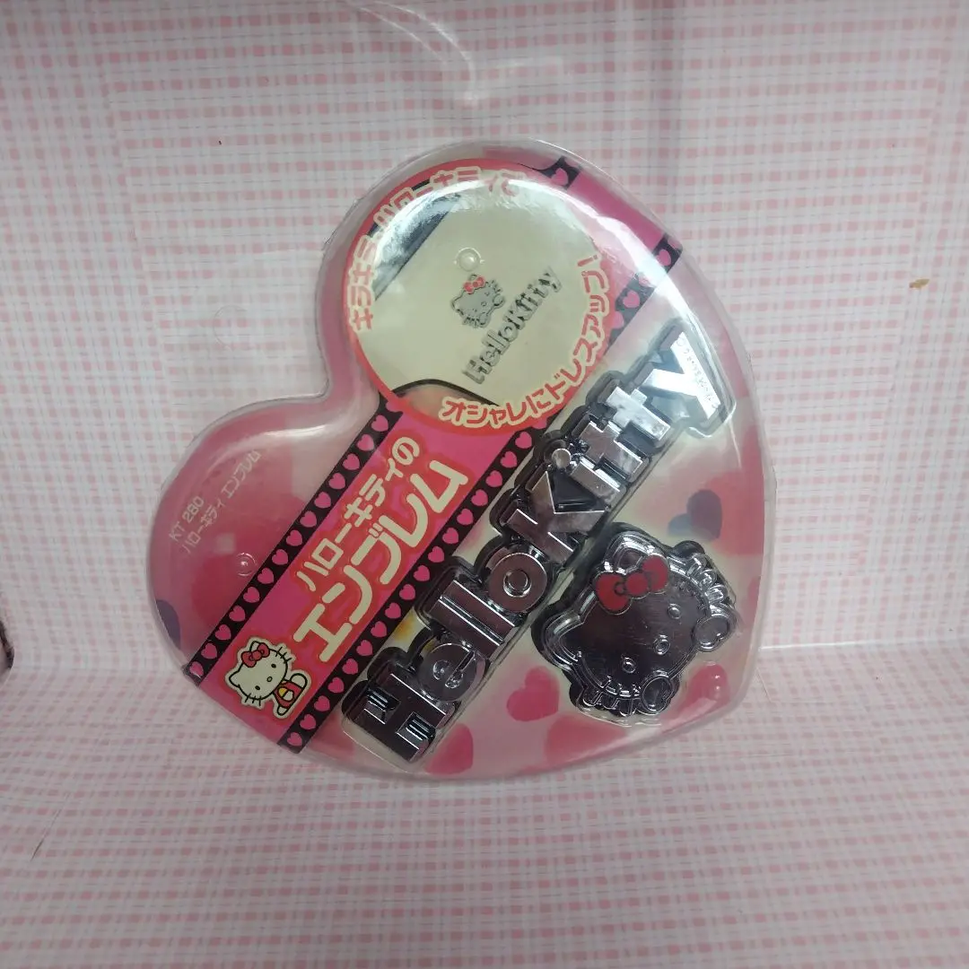 車用 ハローキティ エンブレム KT464 | カー用品スマホ用品の専門店 WAOショップ公式店