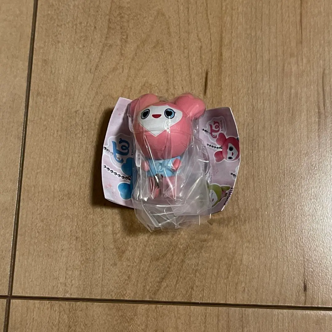 Thumbnail of TWICE Gacha Gacha Tsumande Tsunagete Mascot Keychain Momo