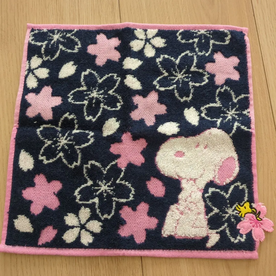 Thumbnail of Snoopy Cherry Blossom Pattern Hand Towel 25cm
