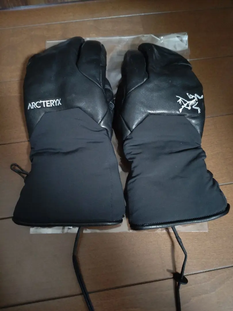 ARC'TERYX セイバーミトン XS 値下げ不可 2025年最新】セイバーミトンの人気アイテム - メルカリ