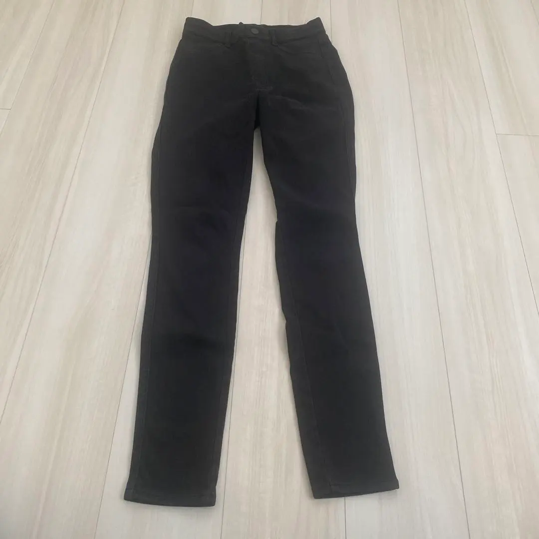 Thumbnail of UNIQLO skinny pants