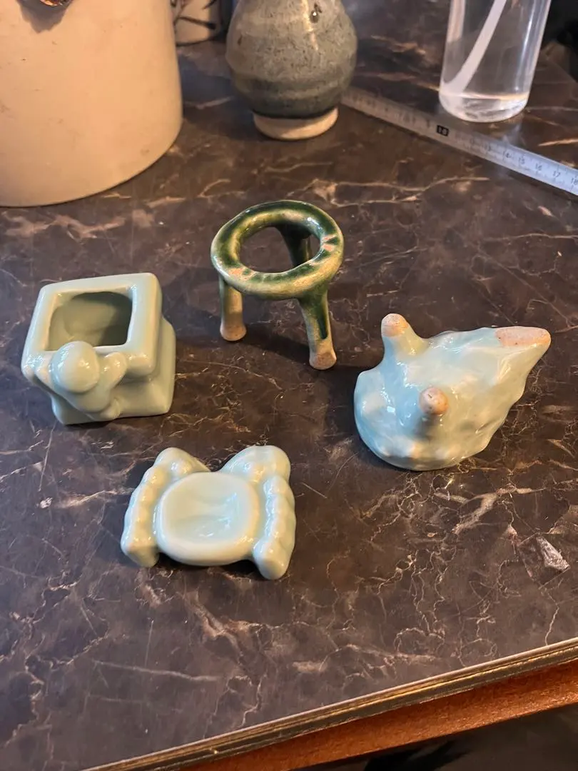 Thumbnail of Tea ceremony utensils: Futaoki (lid rest), Seizan Futaoki, 4 types of celadon, Heian Seizan-zo (made by Seizan)