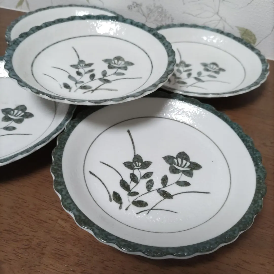 Thumbnail of Japanese-style floral pattern, bellflower design, side plates, set of 5