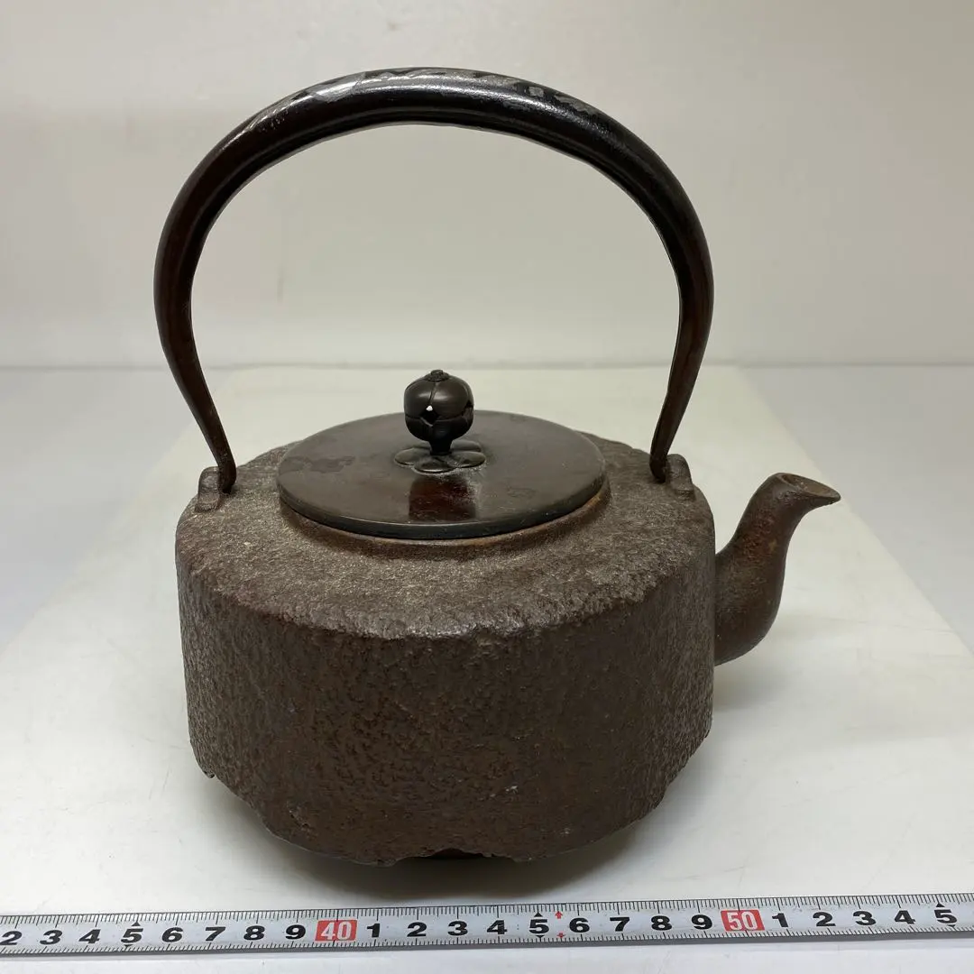 Thumbnail of Iron kettle 1695g Higashi sa 7-0714①