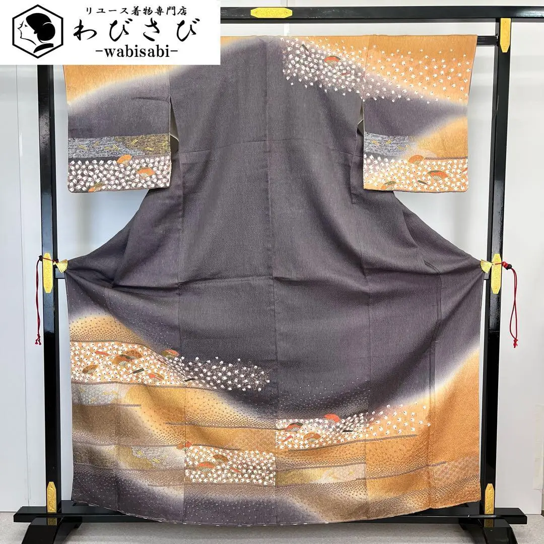 Thumbnail of Visiting Kimono: Beautiful gradation with cherry blossom petal pattern, gold leaf, fuji-susudake (wisteria soot bamboo) color, crepe, from Masuiwaya, K-4204