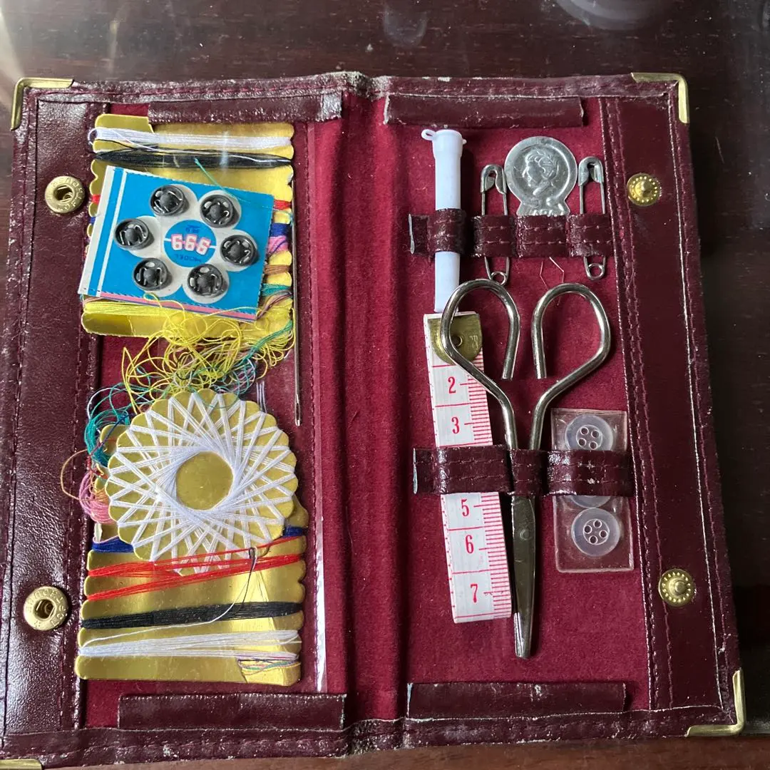 Thumbnail of Portable sewing kit