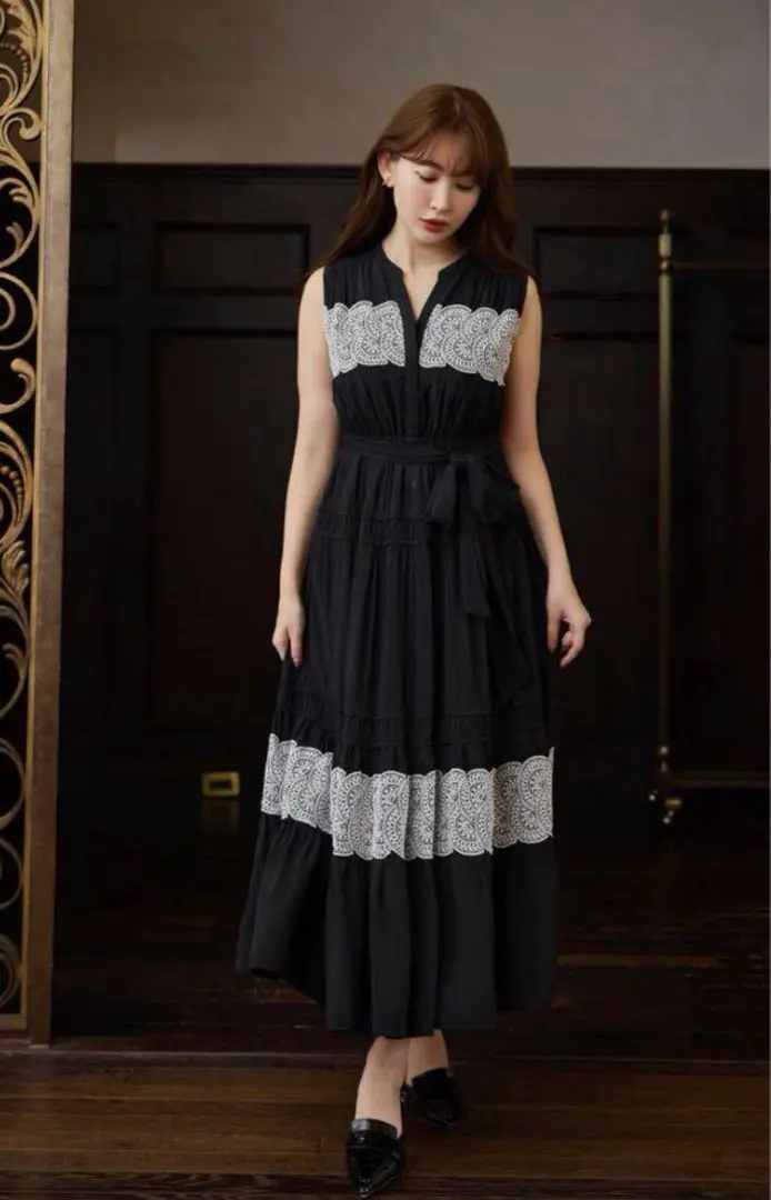 Herlipto Social Lace Trimmed Dress M　黒 Herlipto Social Lace Trimmed Dress M 黒