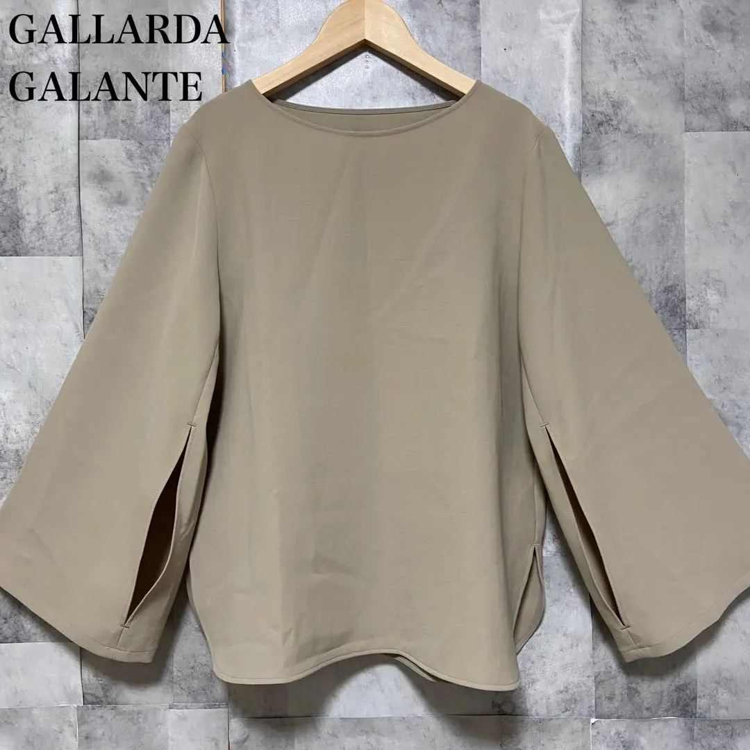 Thumbnail of GALLARDAGALANTE x eclat Collaboration Slit Sleeve Blouse