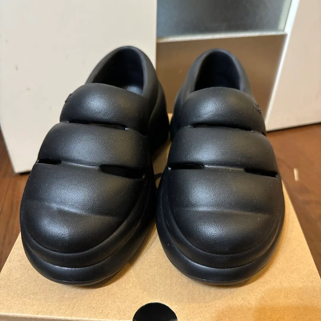 【2回着美品】UGGアグ☆ W SPORT YEAH CLOG 23センチ 黒色 UGG】W SPORT YEAH CLOG(サンダル)｜シューズ｜emmi（エミ）の