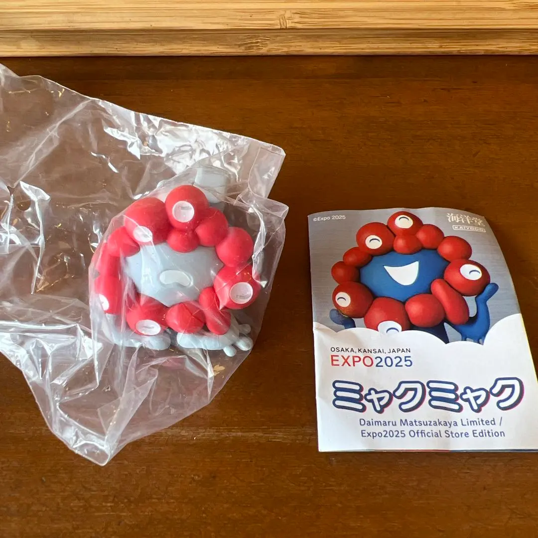 Thumbnail of Kaiyodo Capsule Figures, Osaka Expo Limited: Lying Down Gray & Red