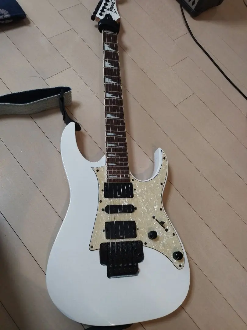 Ibanez RG450cxb ホワイト 24フレット ハムバッカー Ibanez RG450cxb ホワイト 24フレット ハムバッカー