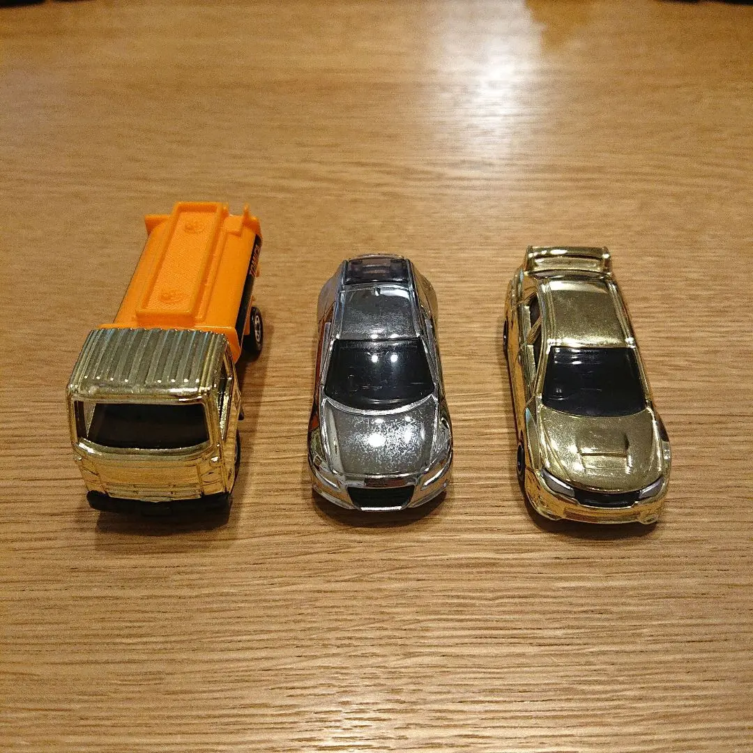 トミカ金メッキ銀メッキインプレッサCR-Z スカイラインFJクルーザー