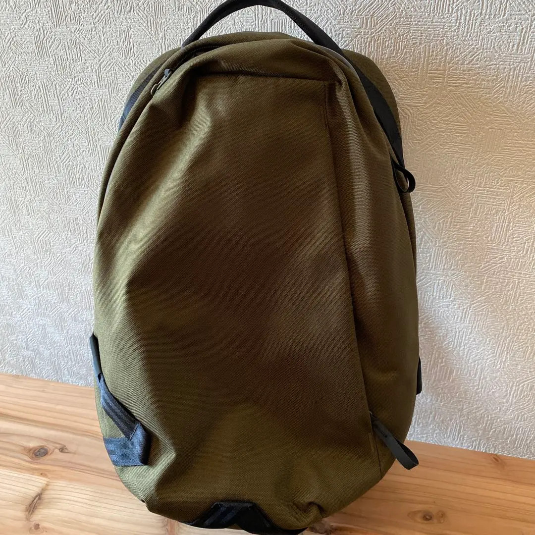 ABLE CARRY 背包 橄欖綠色 纖薄型後背包 的縮圖