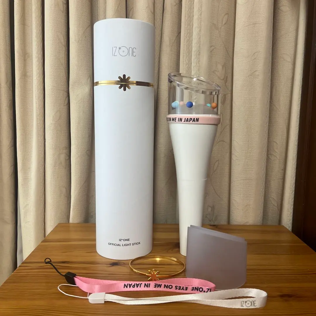 IZ*ONE ペンライト 新品未使用 おまけ付‼️ IZ*ONE OFFICIAL LIGHT STICK アイズワン 公式ペンライト 公式