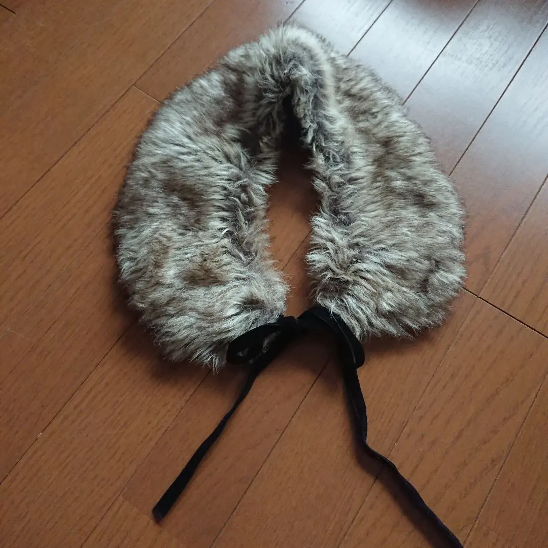 Thumbnail of Faux fur collar, brown, tea-colored