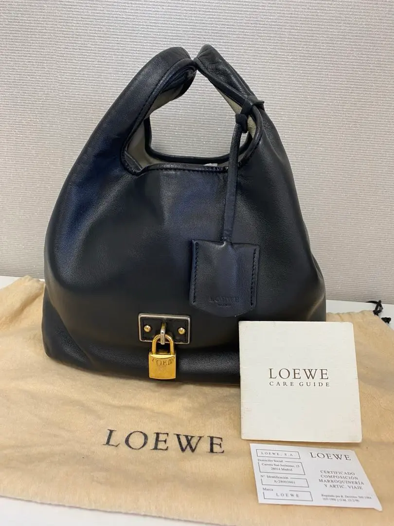 ロエベ カリエ ハンドバッグ レザー 本革 南京錠 チャーム A4収納可 2025年最新】LOEWE ロエベ カリエの人気アイテム - メルカリ