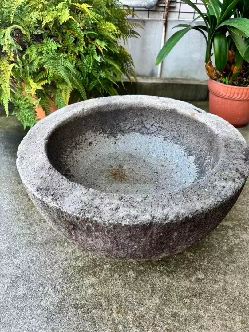 【引取り可】石臼 餅つき 金魚鉢 メダカ 庭石 和風 オブジェ 石臼 餅つき 金魚鉢 メダカ 庭石 和風 オブジェ 引き取り限定