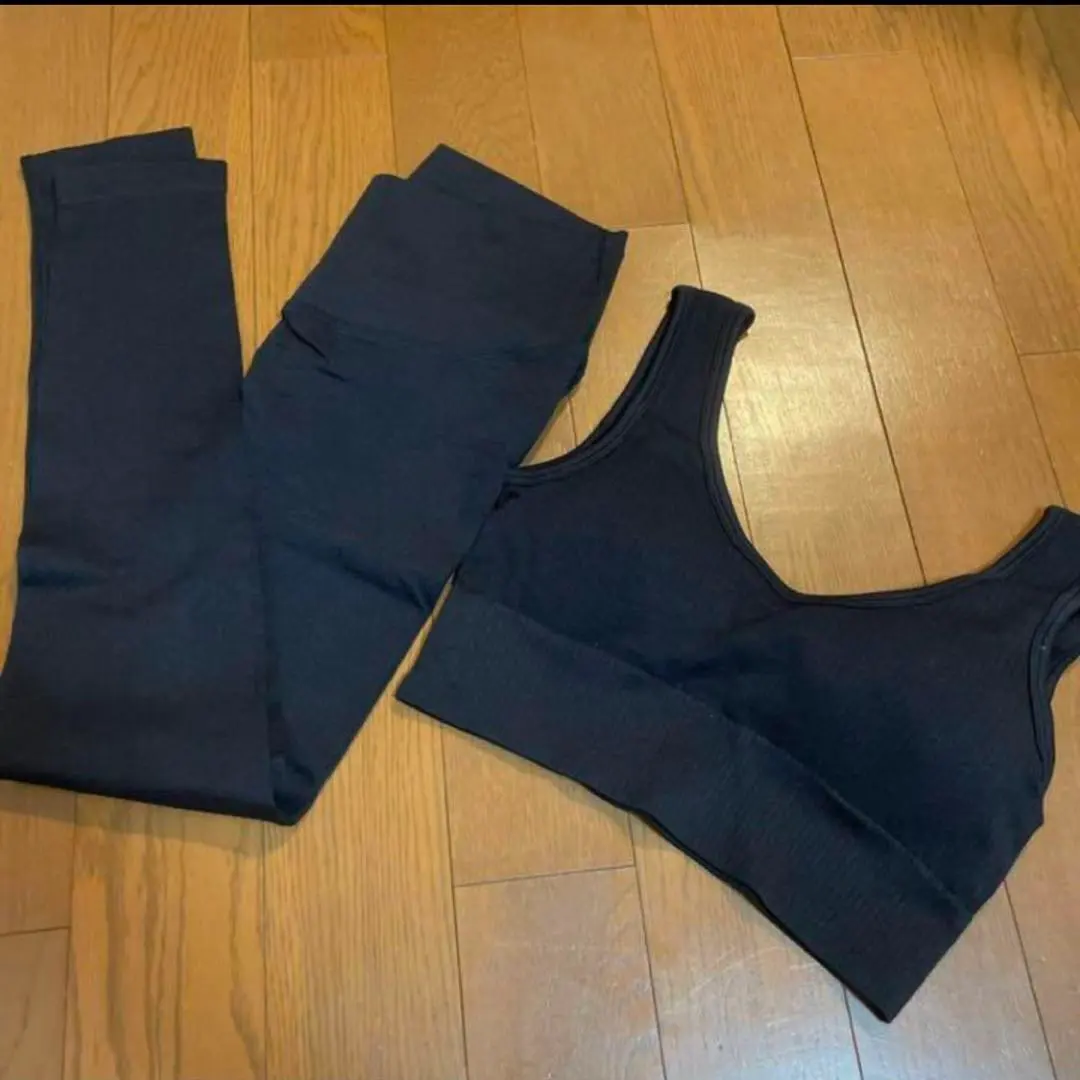 Thumbnail of Training wear, sports bra, leggings, black, ribbed