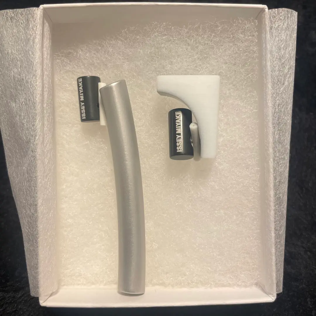 イッセイミヤケ　ISSEY MIYAKE ピアス　リーフ　シルバー イッセイミヤケ ISSEY MIYAKE ピアス リーフ シルバー イッセイ