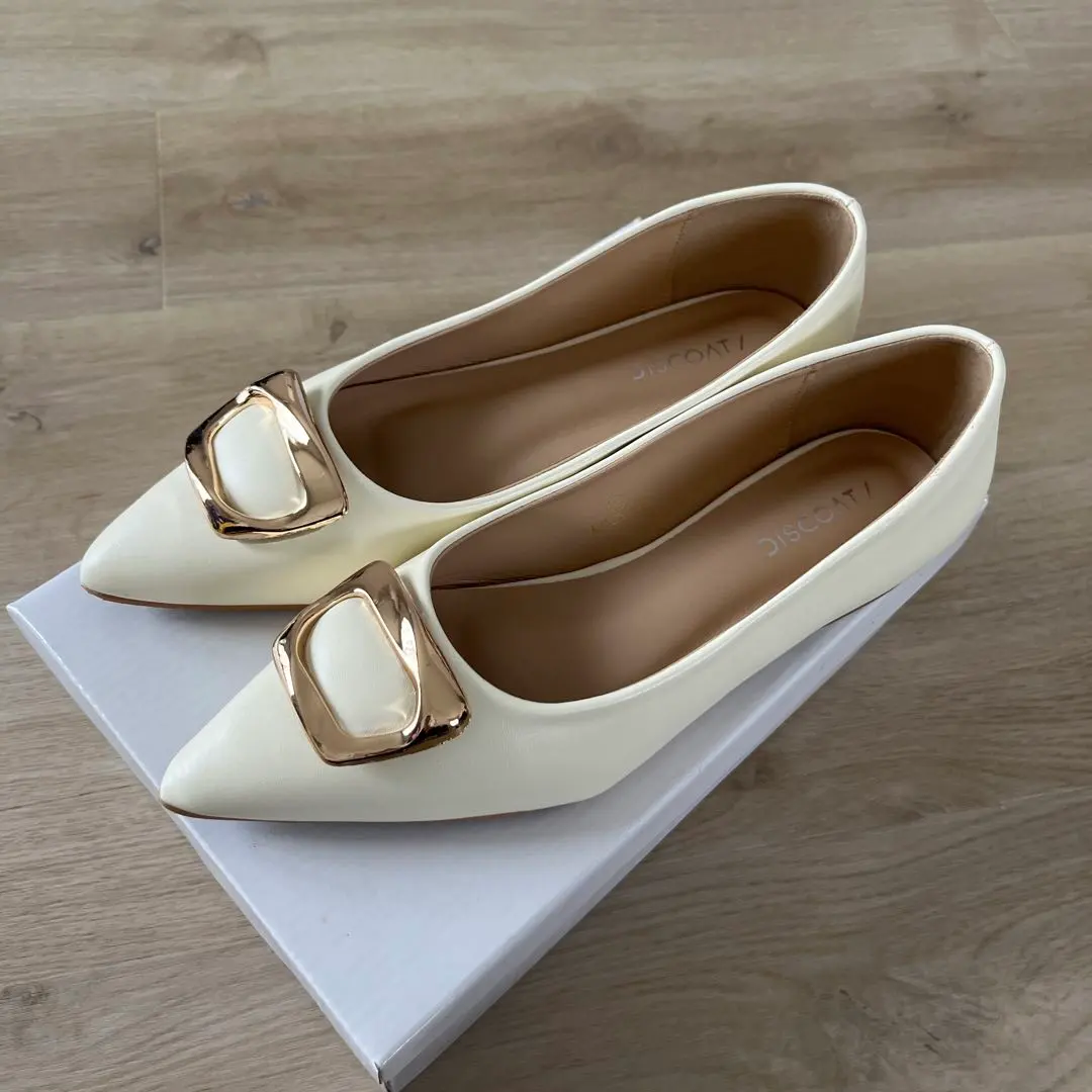 Thumbnail of DISCOAT pumps, white