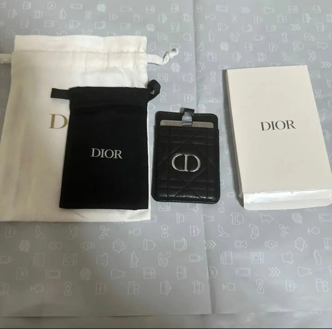 新品 Dior ミラー カードケース ロゴ巾着袋 ノベルティ鏡　2024　限定品 新品 Dior ミラー カードケース ロゴ巾着袋 ノベルティ鏡2024限定品