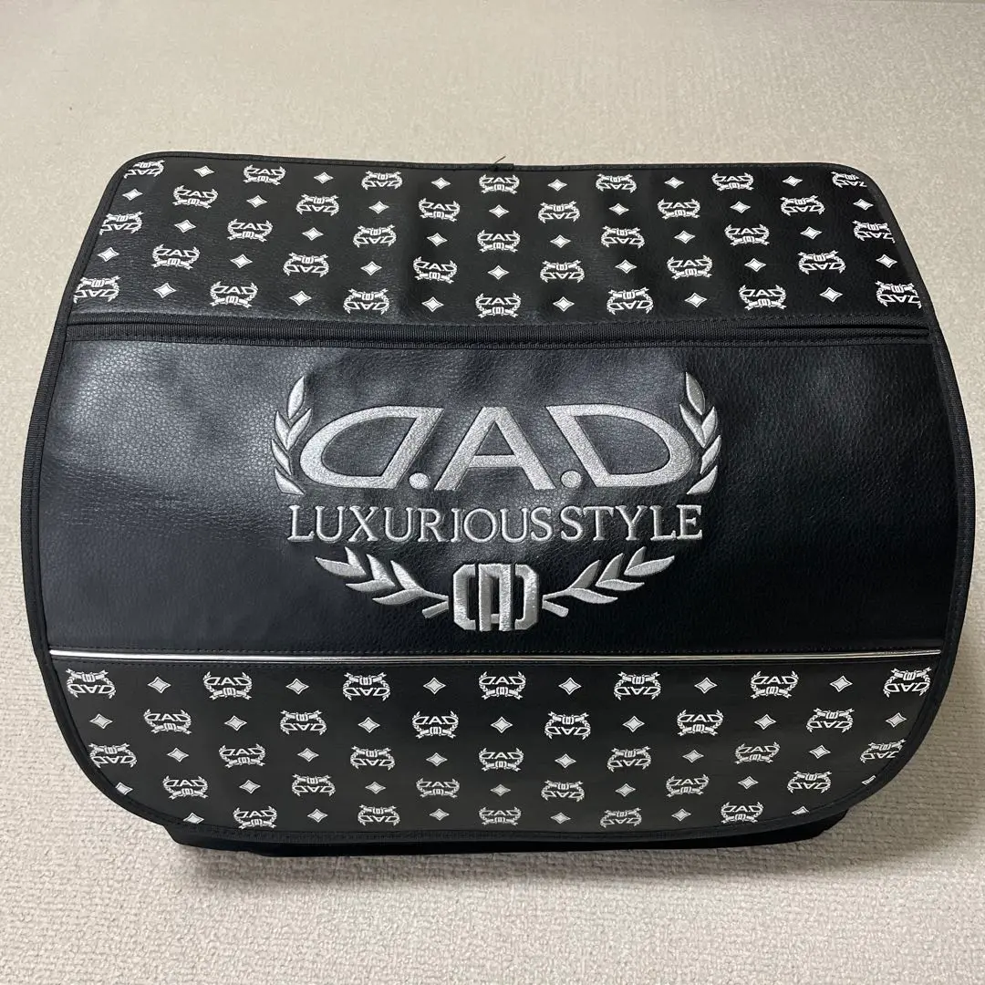 D.A.D トランクボックス タイプ モノグラムレザー エナメル