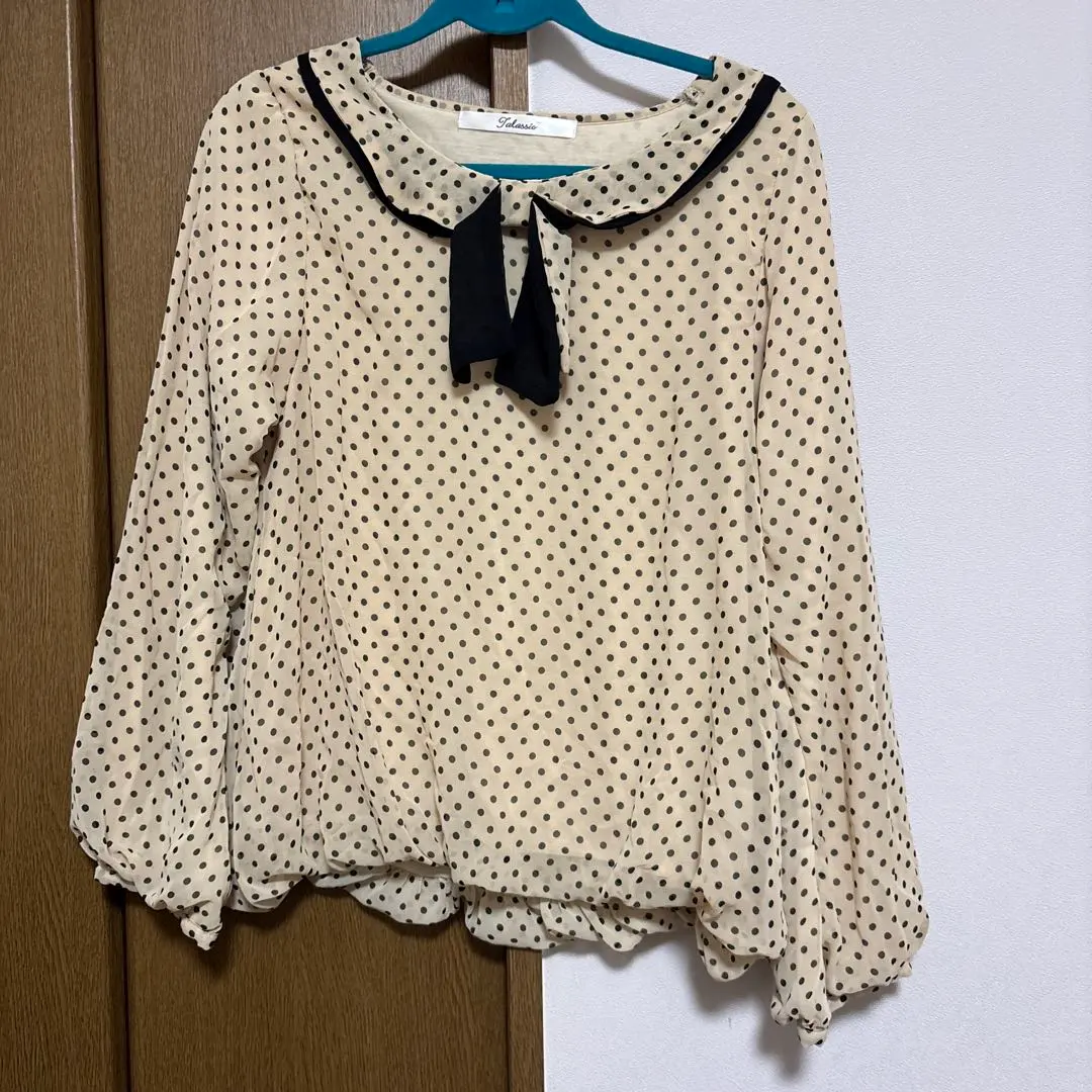 Tolassy 圓點花紋蝴蝶結長袖襯衫 的縮圖