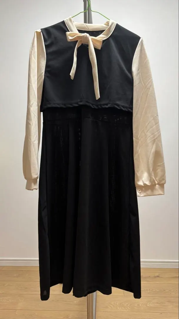 Thumbnail of Long-sleeved mini dress with ribbon, black and white