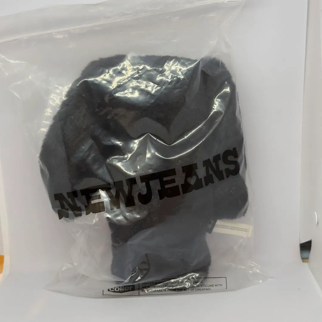 NewJeans POPUP COLLER MD ラビットポーチ　ブラック NewJeans POPUP COLLER MD ラビットポーチ ブラック - メルカリ