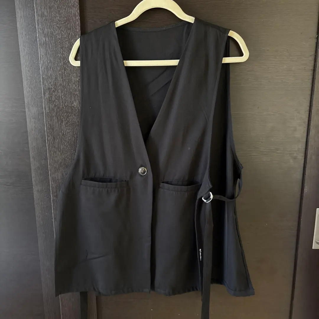 Thumbnail of Black sleeveless vest