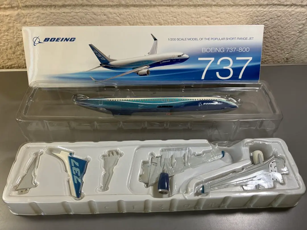 1/200  JAL  B737-846完成品　ホーガン製 Amazon | 飛行機 模型 完成品 1:200 日本航空 JAL ボーイング
