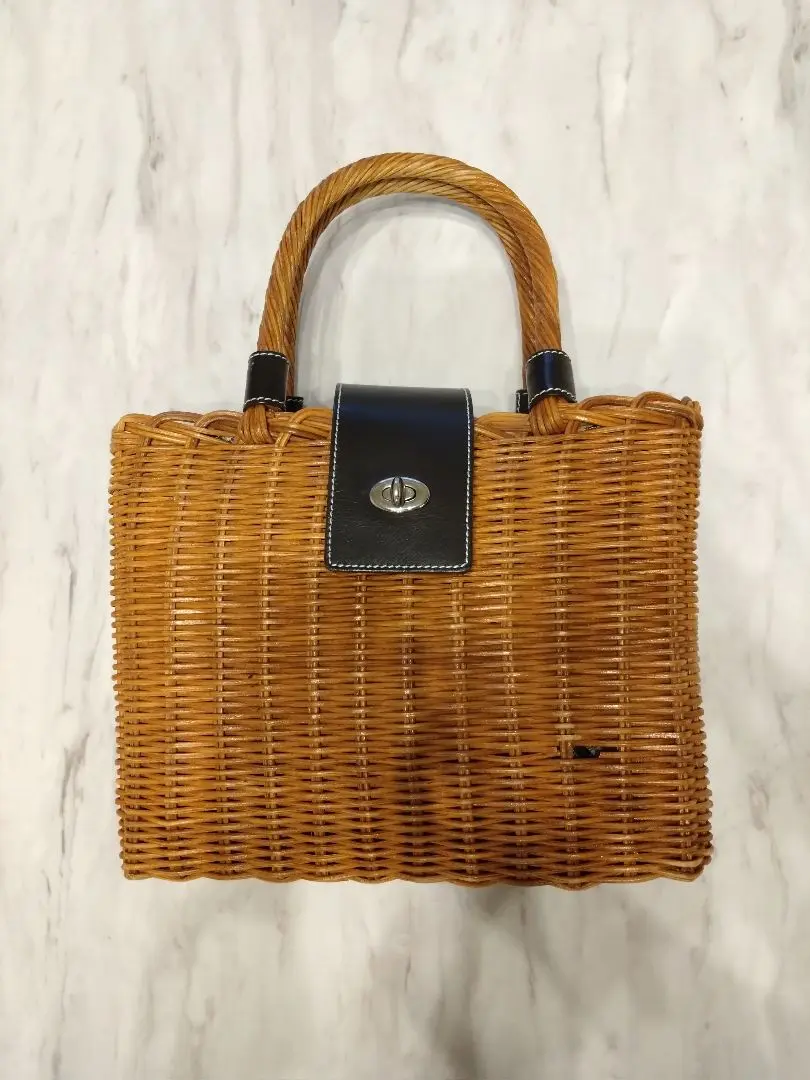 BURBERRYBLUE LABELカジュアル ストロー レザー カゴバッグ BURBERRYBLUE LABELカジュアル ストロー レザー カゴバッグ