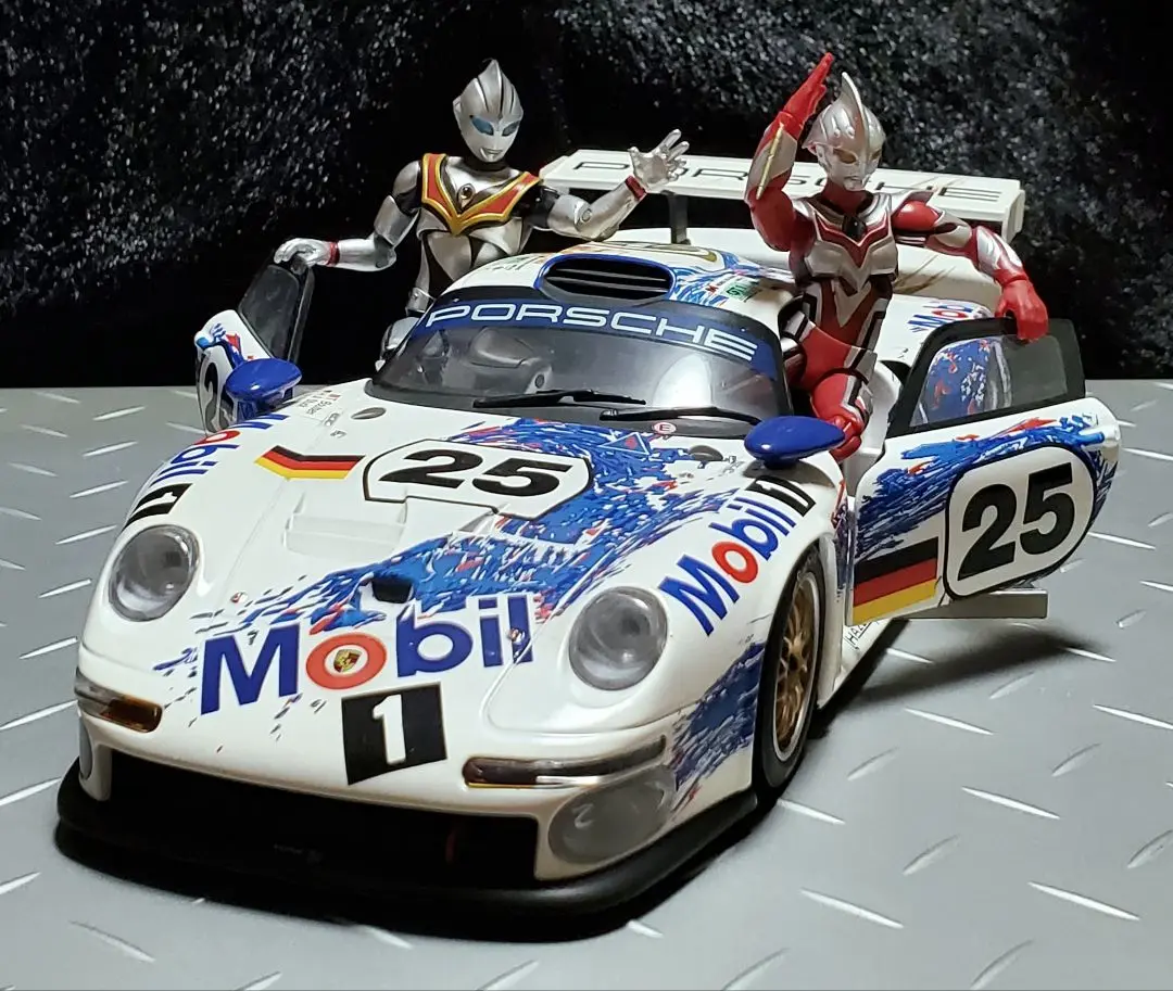 【UTモデル】1/18 PORCHE 911 GT『ウルトラ☆レーシングチーム』 porsche 911 GT1 racing UT boxed, 1:18 scale variuos model