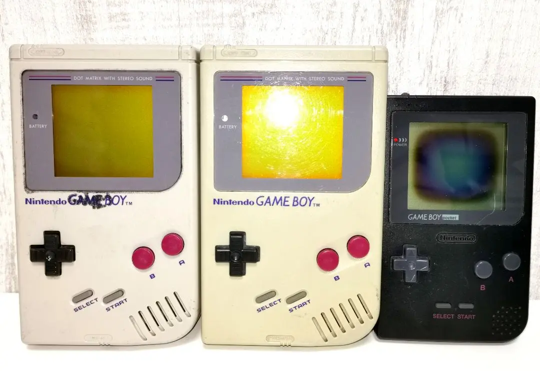 ニンテンドーゲームボーイカラー本体  カセットつき ゲームボーイカラー - Wikipedia