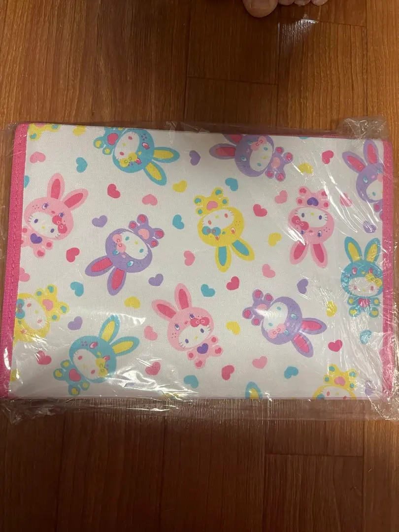 降價至24點。復古。Hello Kitty折疊收納箱 的縮圖