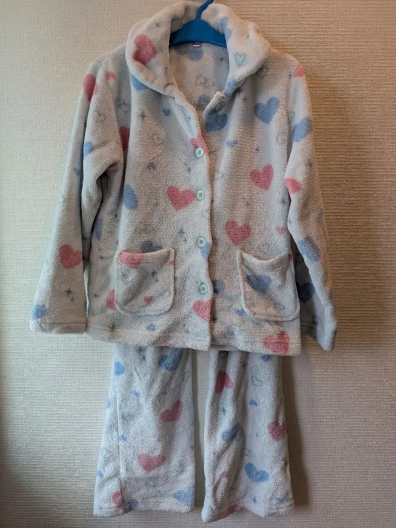 Thumbnail of Kids' 140cm Fleece Pajamas with Heart Pattern, Pockets, Front Opening, and Buttons