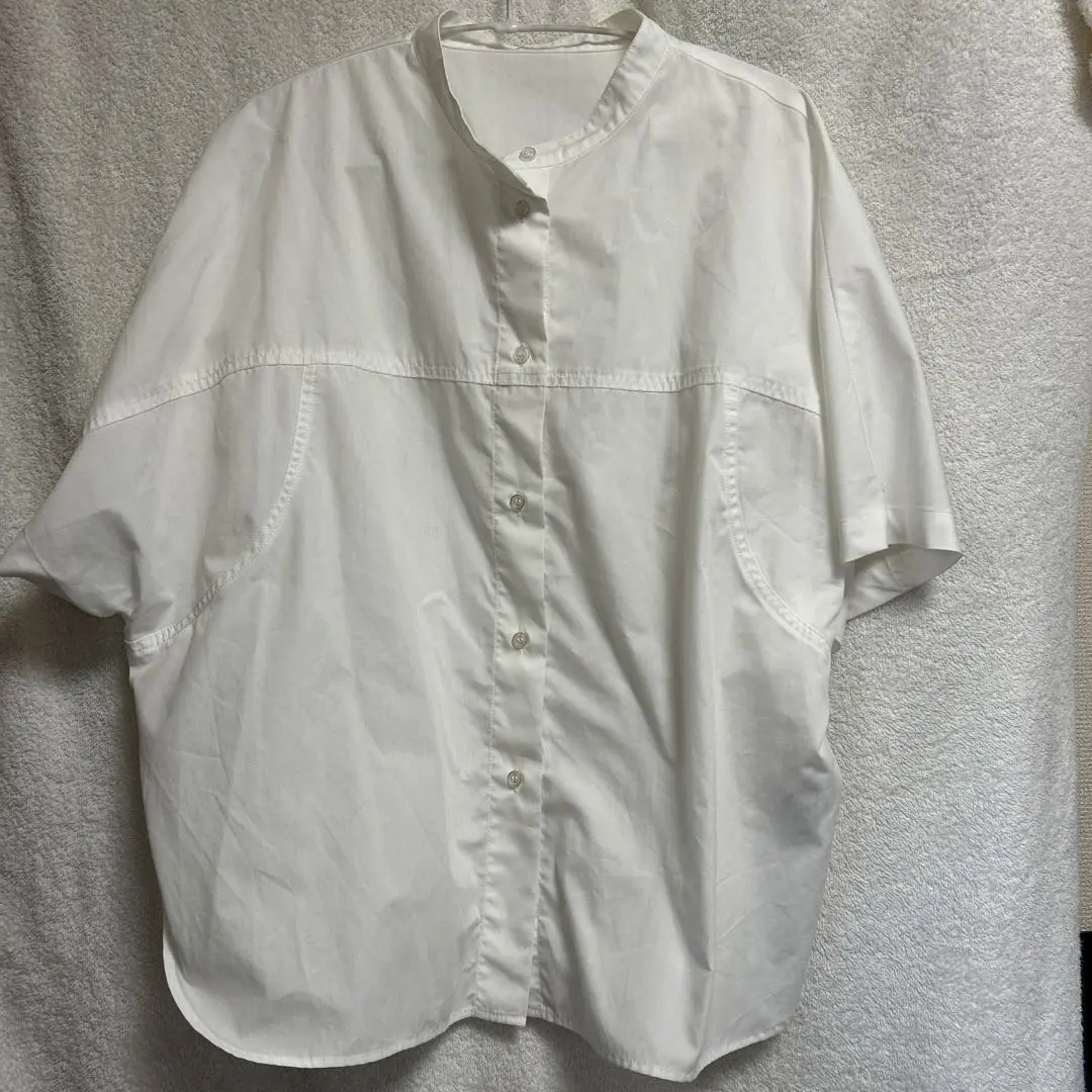 Thumbnail of White short-sleeved shirt