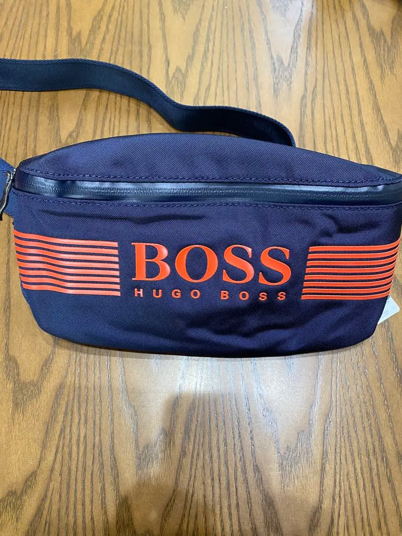 75▢HUGO BOSS フェイクレザー ボディバッグ UT1215-9 75▢HUGO BOSS フェイクレザー ボディバッグ UT1215-9