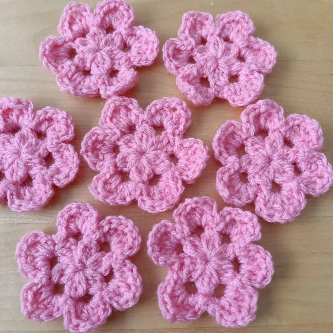 Thumbnail of 7 motifs: flowers, pink, acrylic yarn
