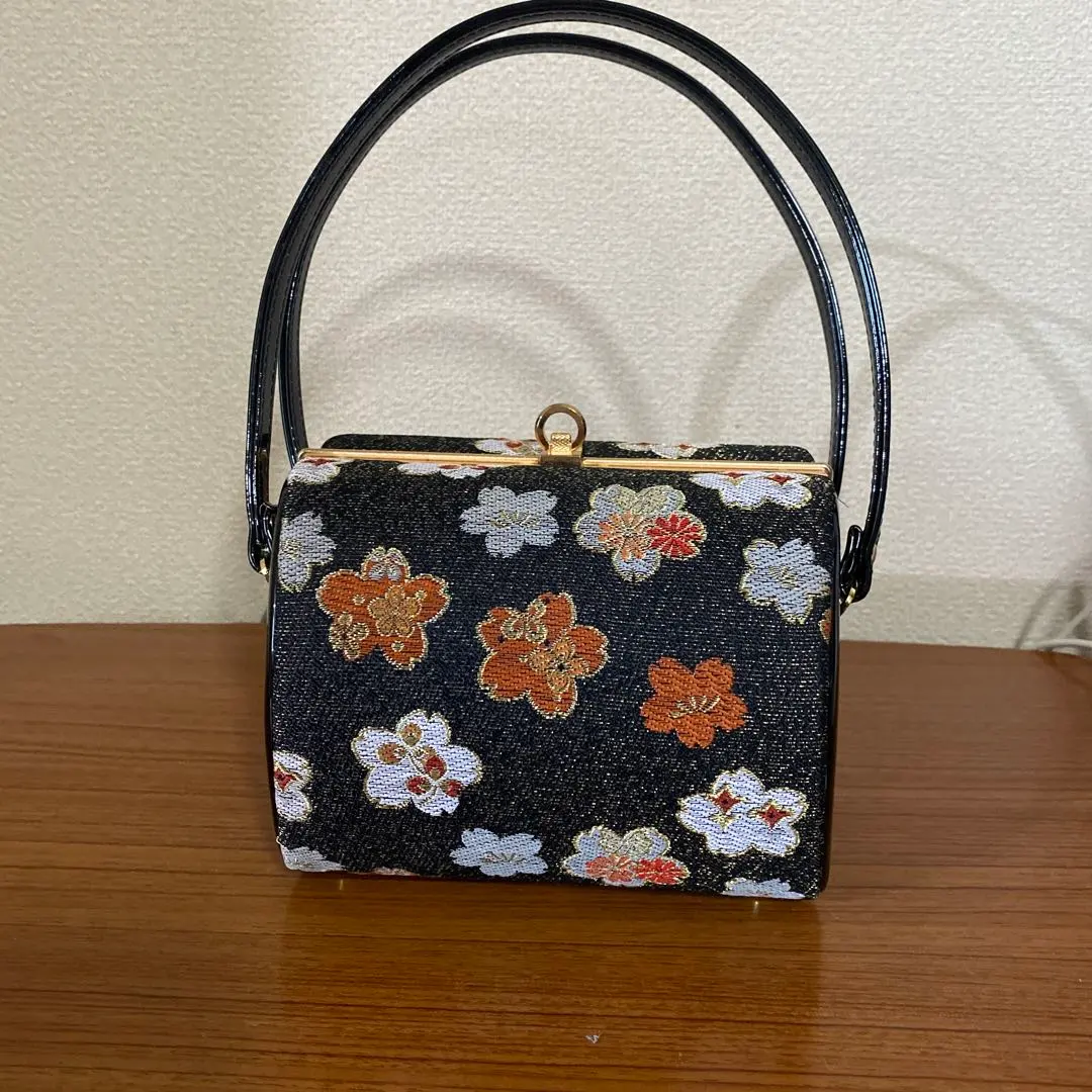 Thumbnail of Floral Pattern Japanese Bag (for kimono)