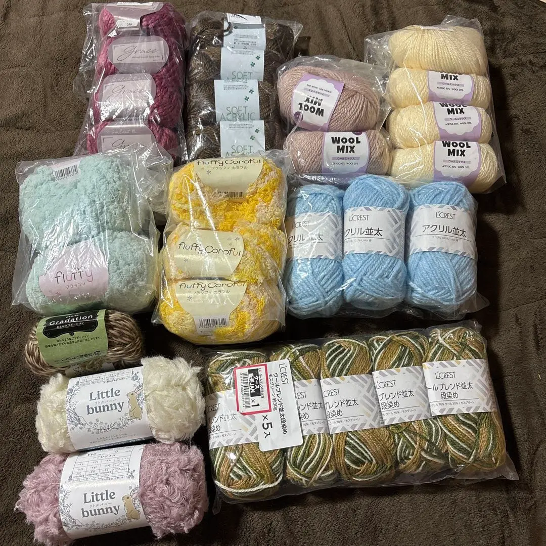 Thumbnail of Yarn set, 11 types, 30 balls
