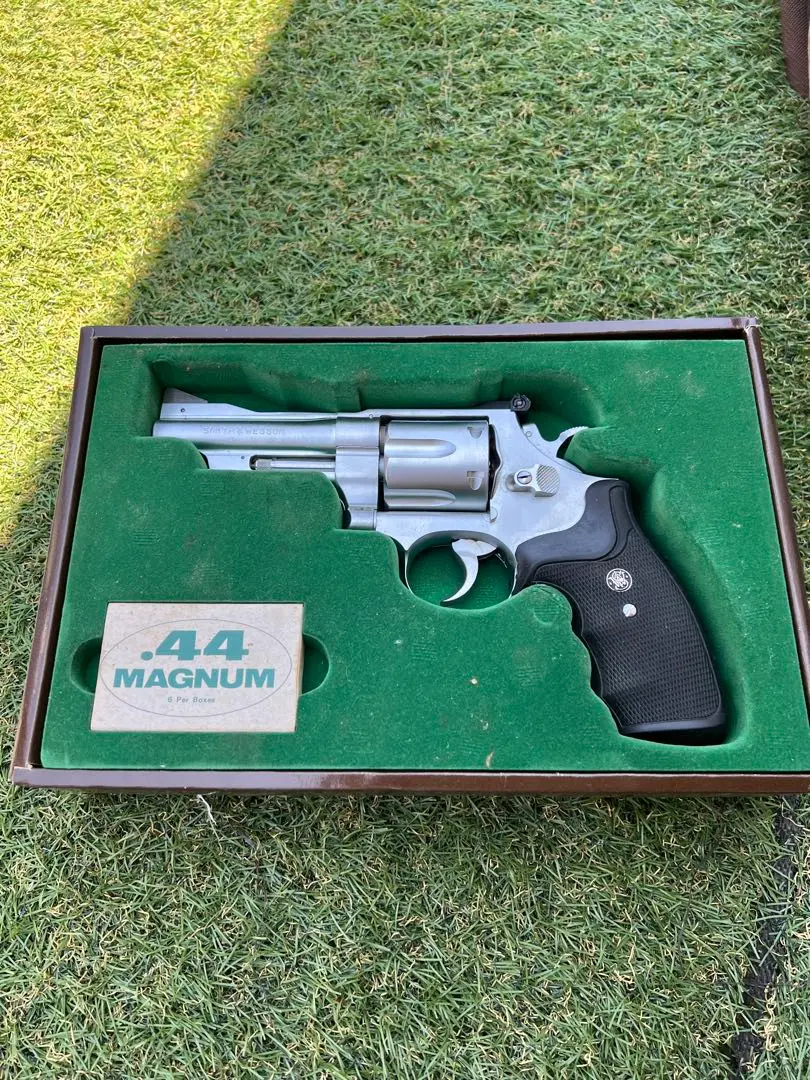 ＊ S＆W ４４Magnum オールド塗装カスタム　鑑賞及び可動品。 S＆W 44Magnum オールド塗装カスタム鑑賞及び可動品。