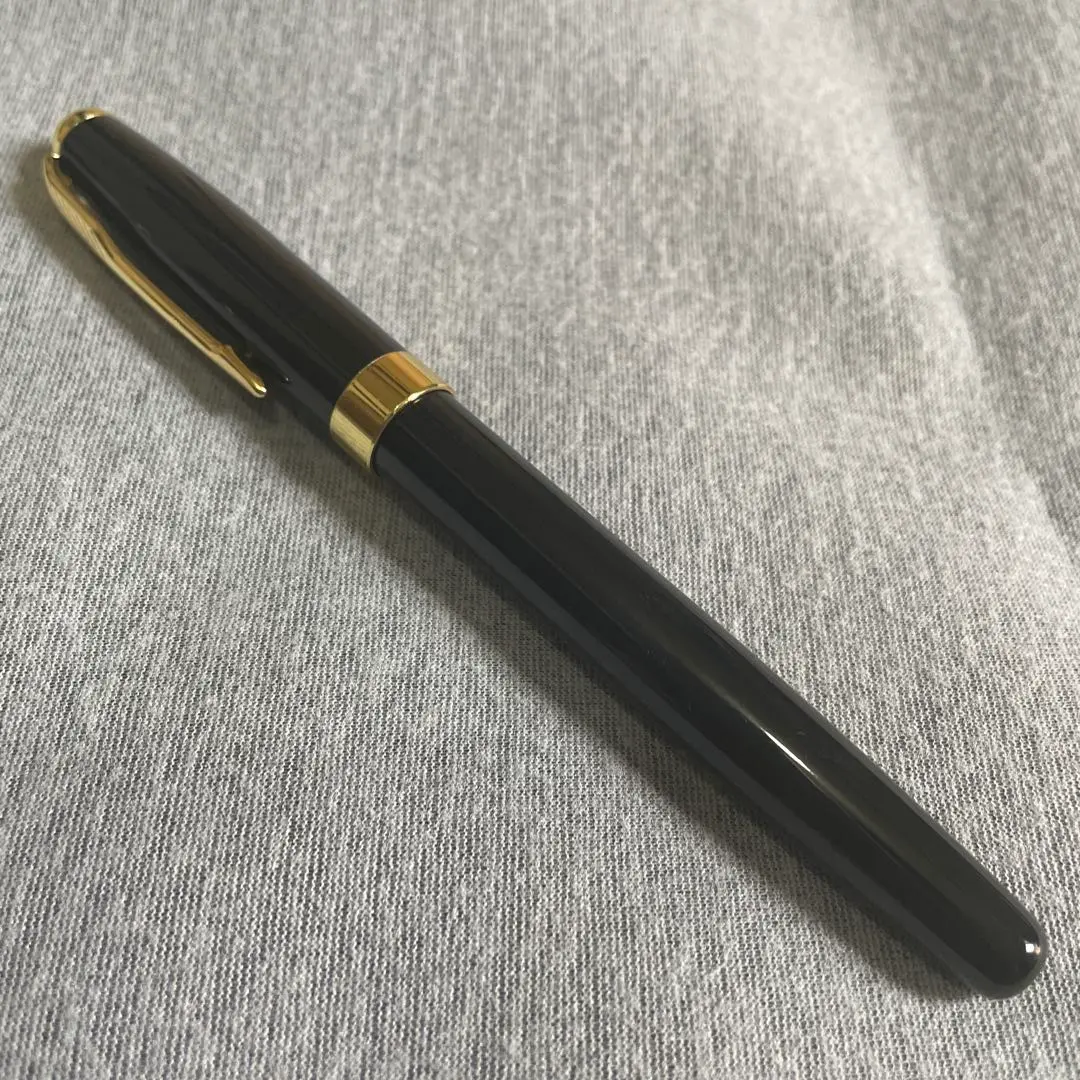 黑色鋼筆 中細筆尖 的縮圖