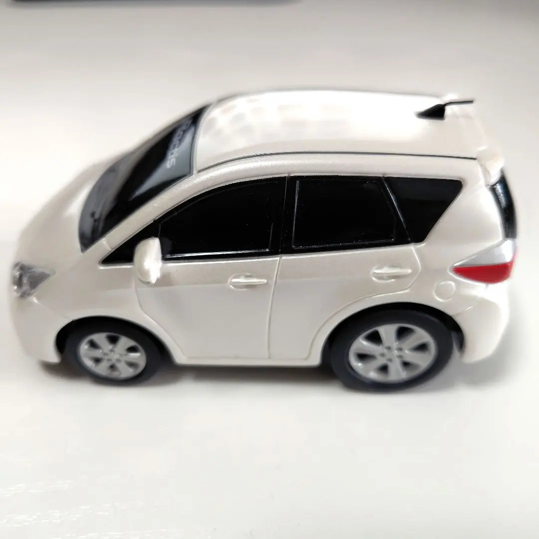 Thumbnail of Toyota Ractis Sample Car, White (Not for Sale)