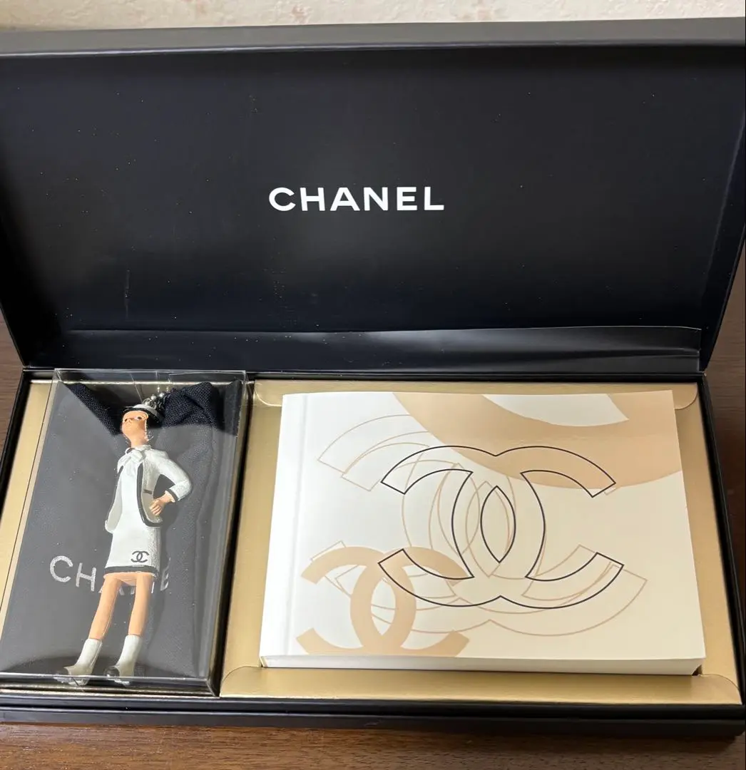 CHANELマドモアゼルココドールネックレスアニメーション