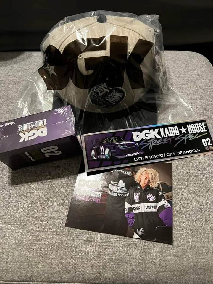 カイドウハウス×DGKコラボ限定 セット。 DGK X KAIDOHOUSE Nissan R34 GT-R SKYLINE + PIN + STICKER SET