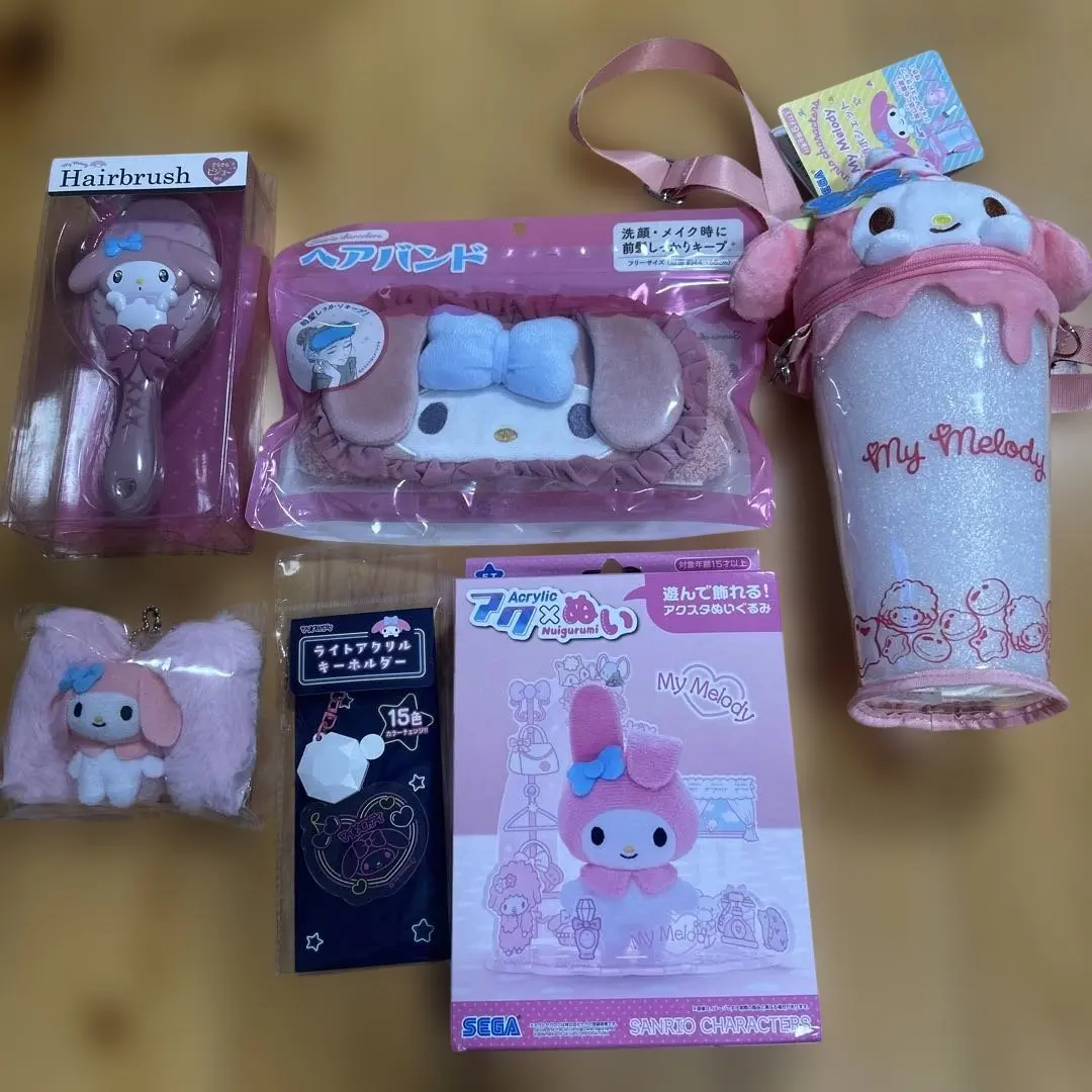 Thumbnail of My Melody 6-piece set: hairbrush, hairband, keyholder, acrylic charm, plushie pouch, Sanrio