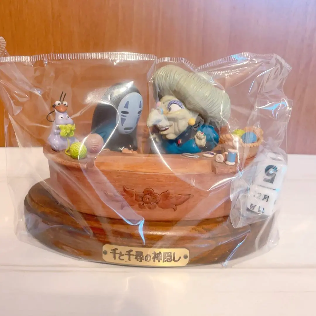スタジオジブリ フィギュア73体 ハクのおにぎり 万年カレンダー