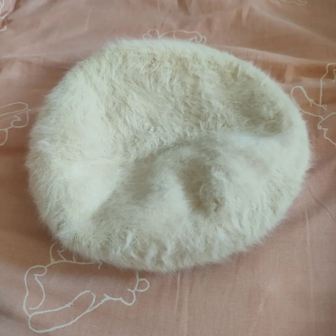 Thumbnail of Cream-colored fluffy beret